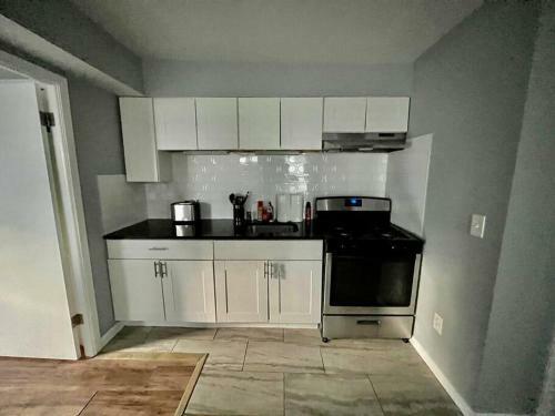 Montclair's Lovely Serviced Apartment With Free Parking +more+