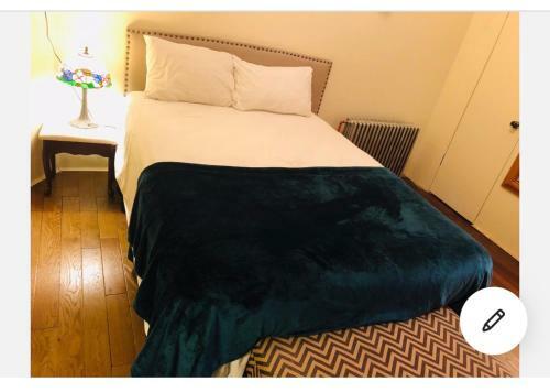 Hostal L3 Open Walk Out Basement