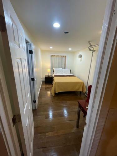 Hostal L3 Open Walk Out Basement