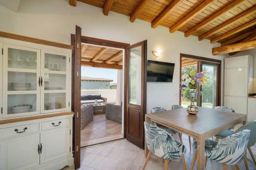 Lovely Villa W/beach Access ?private Garden ?bbq