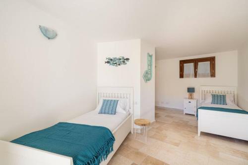 Charming Villa With Beach Access, Sea View, Private Garden
