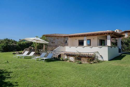 Charming Villa With Beach Access, Sea View, Private Garden