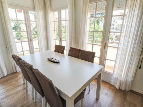 Clarimar Beach Apartment By Hello Homes