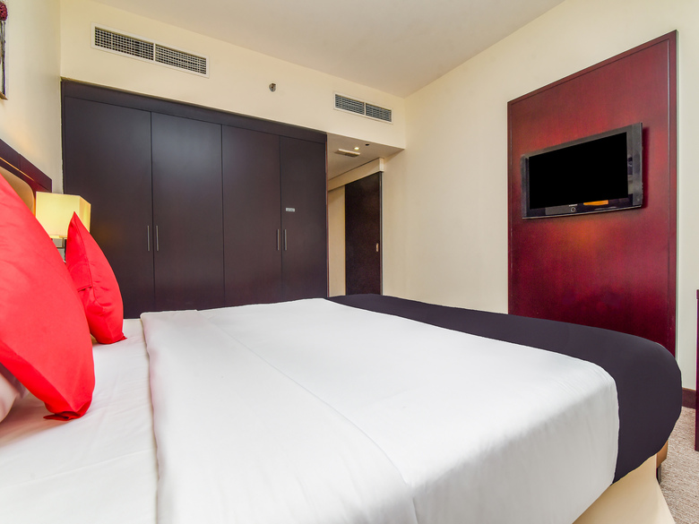 Landmark Summit Hotel
