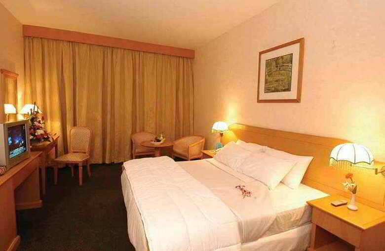 Landmark Summit Hotel