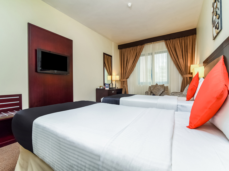 Landmark Summit Hotel