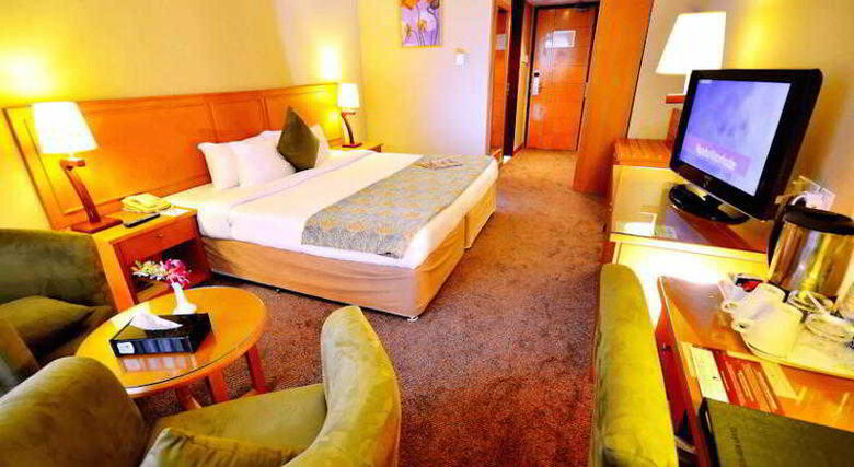 Landmark Summit Hotel
