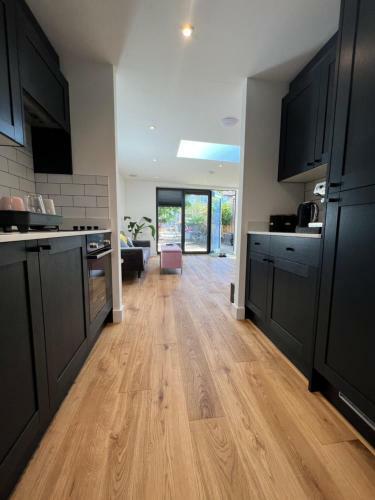 Modern Studio With Parking In Private Garden