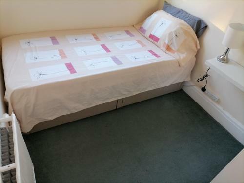 Single Room In Shared House In Town