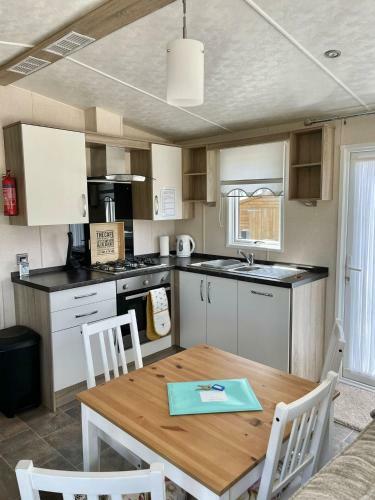 Hollins Stable Lodge At Hollin Barn Lodge Park