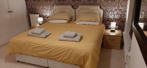 Cheerful 3 Bedroom Townhouse 2 Ensuite Bathrooms