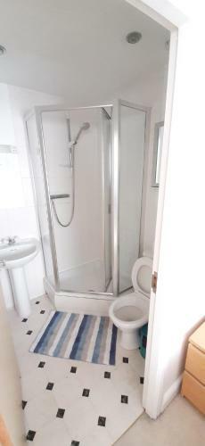 Cheerful 3 Bedroom Townhouse 2 Ensuite Bathrooms