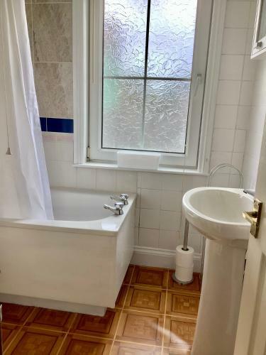 Second Floor Apartment Tenby Town Centre