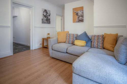 Ivy Cellar - 2 Bedroom Apartment - Tenby
