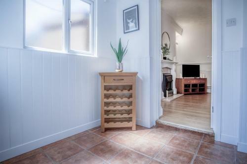 Ivy Cellar - 2 Bedroom Apartment - Tenby