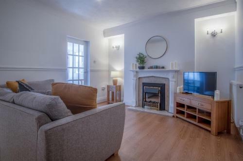 Ivy Cellar - 2 Bedroom Apartment - Tenby