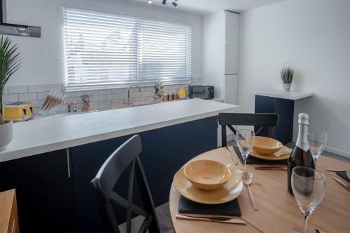 Ivy Cellar - 2 Bedroom Apartment - Tenby