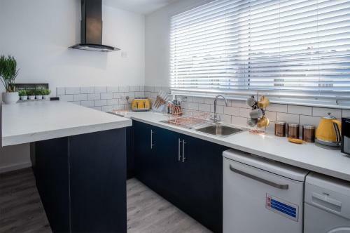 Ivy Cellar - 2 Bedroom Apartment - Tenby