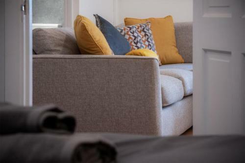 Ivy Cellar - 2 Bedroom Apartment - Tenby
