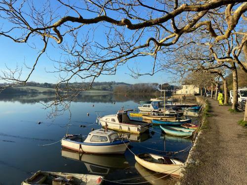 Beautiful River View House In Truro