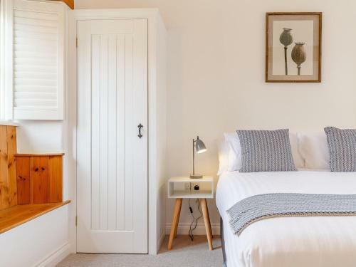 Light And Airy Studio-style Cottage - The Copper House