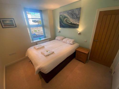 Pass The Keys Classy 2 Bedroom Apartment Amazing Beach Views