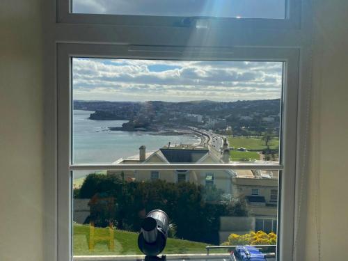 Pass The Keys Classy 2 Bedroom Apartment Amazing Beach Views