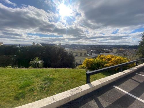 Pass The Keys Classy 2 Bedroom Apartment Amazing Beach Views