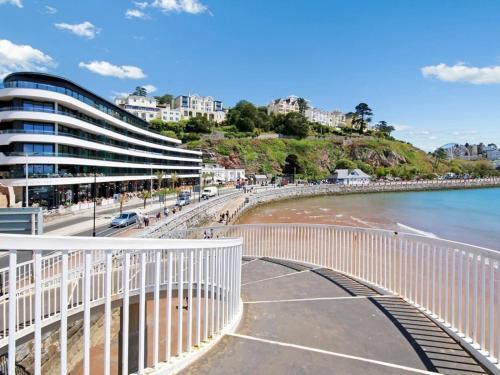 Pass The Keys Classy 2 Bedroom Apartment Amazing Beach Views