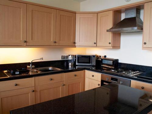 Pass The Keys Classy 2 Bedroom Apartment Amazing Beach Views