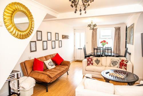 *new* Quirky Cottage By The Sea