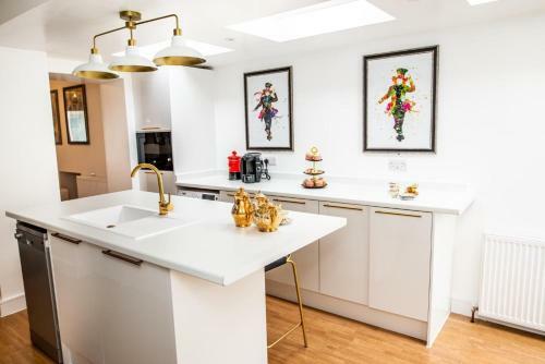 *new* Quirky Cottage By The Sea