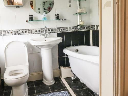 Three Sisters Holiday Cottage