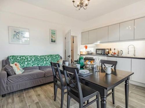 Lovely Villa 2 King 2 Singles 1double Sofa Bed