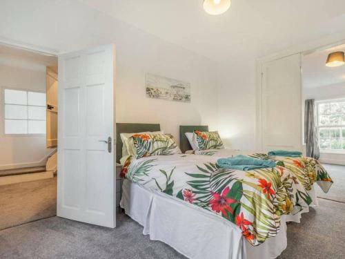 Lovely Villa 1 King 1 Double Sofa 4 Single Beds
