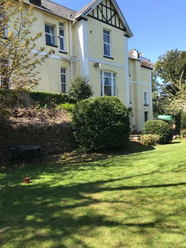 * Popular * Stunning Quiet Apartment By The Sea