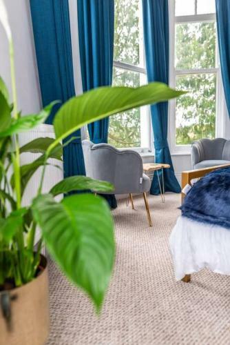 * Popular * Stunning Quiet Apartment By The Sea
