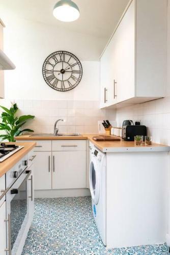 * Popular * Stunning Quiet Apartment By The Sea