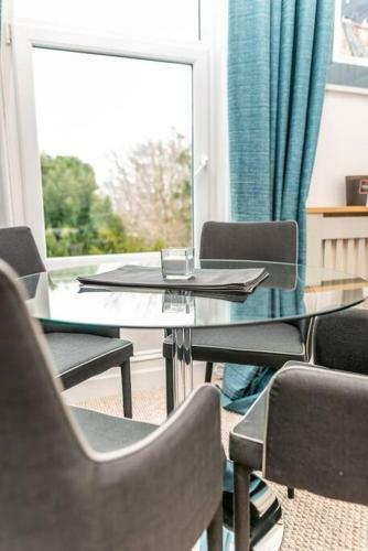 * Popular * Stunning Quiet Apartment By The Sea
