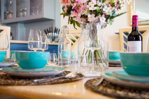 Cosy Harbourside Inn
