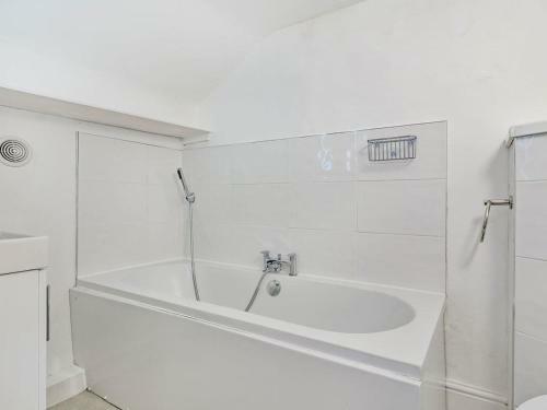 Lovely Heather House Sleeps 4 Couples