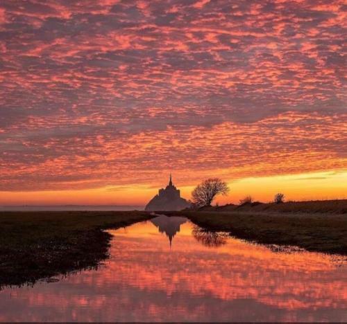 Au Mont Chez Vous #jacuzzi Et Vue Mont-st-michel#