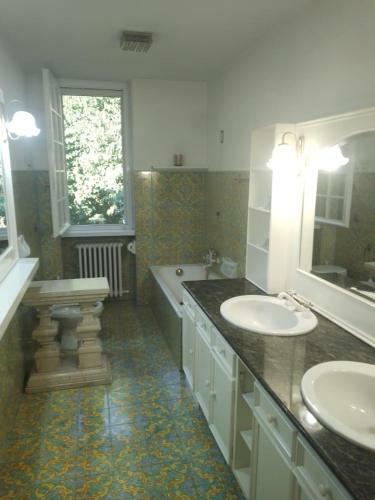 Hostal La Dama Con L' Ermellino B&B