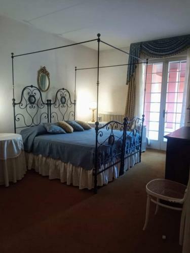 Hostal La Dama Con L' Ermellino B&B