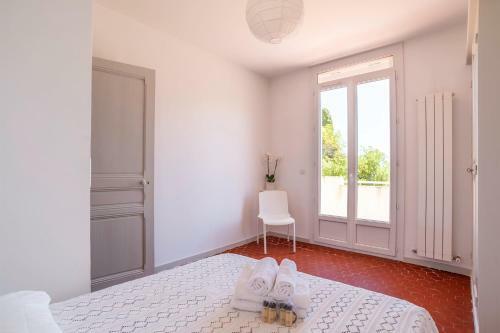 Bright 100 M With Terrace And Sea View