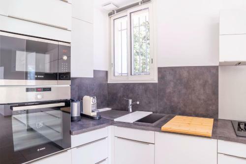 Bright 100 M With Terrace And Sea View