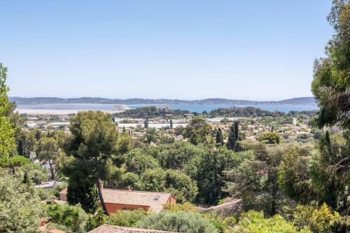 Bright 100 M With Terrace And Sea View