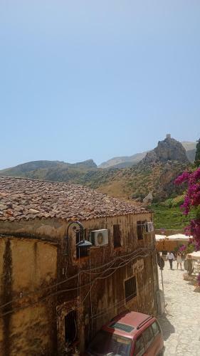 Hostal Scopello Inside
