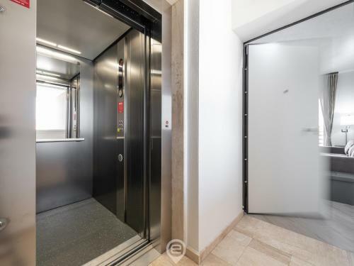 Alba's Apartment - Wifi & Private Parking