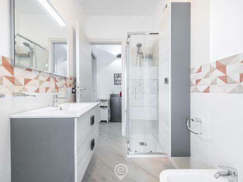 Alba's Apartment - Wifi & Private Parking